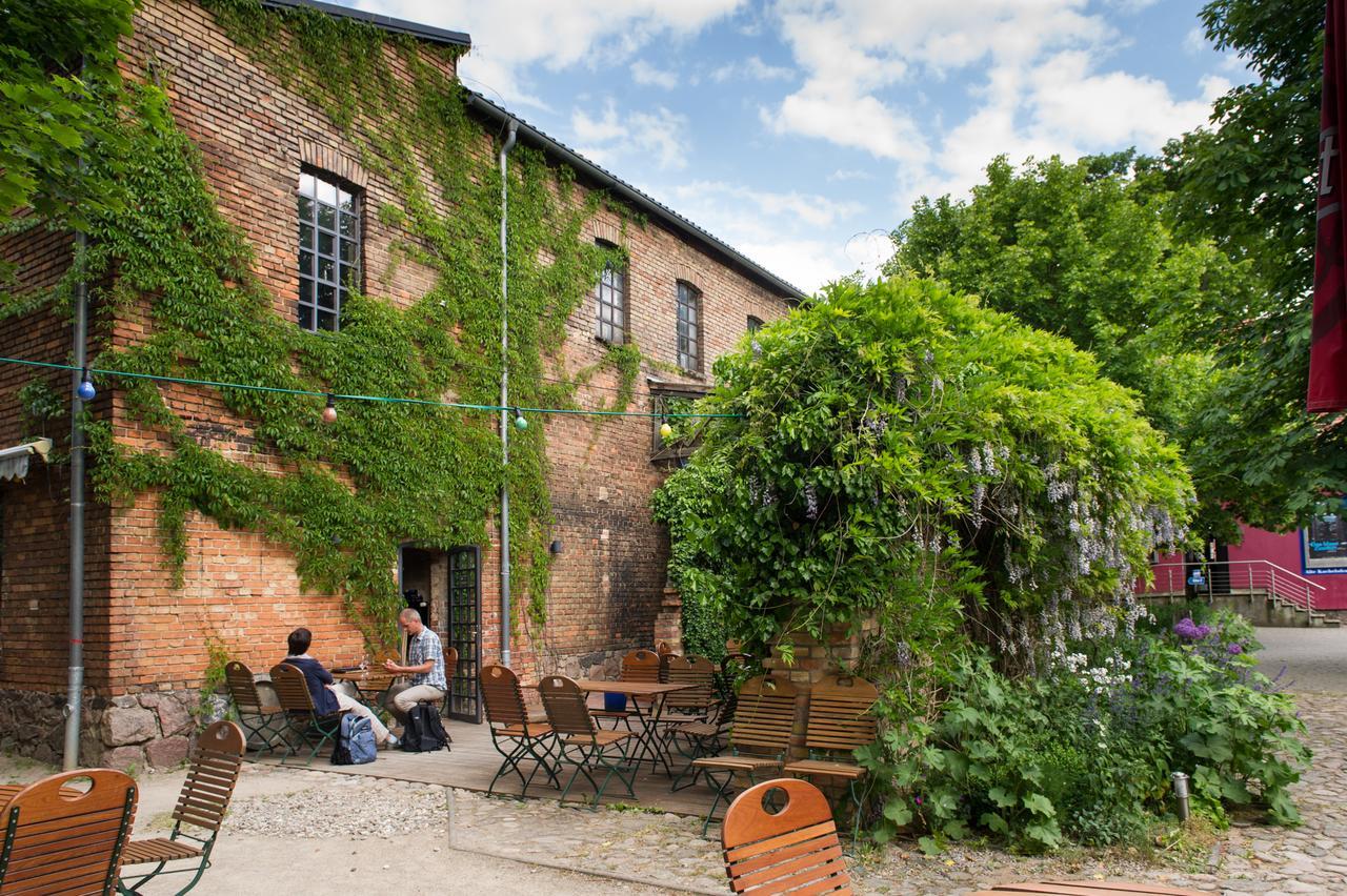 Basiskulturfabrik Oeko-Hotel Neustrelitz Buitenkant foto